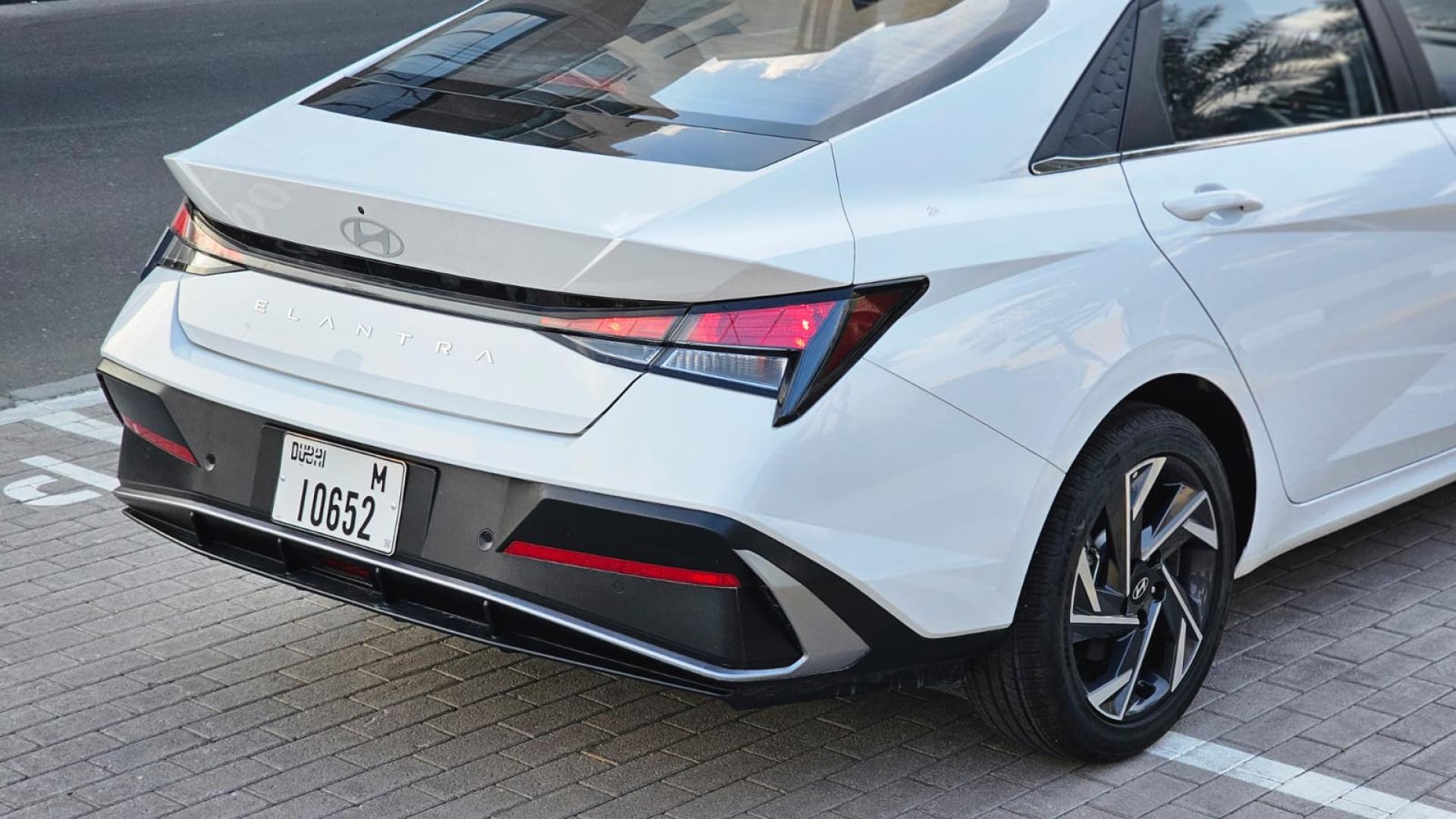 هيونداي إلنترا 2025